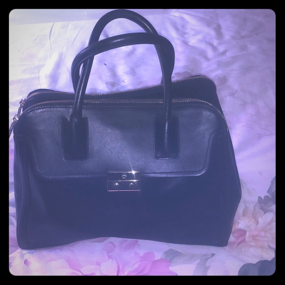 Beautiful Tory Burch Sachel